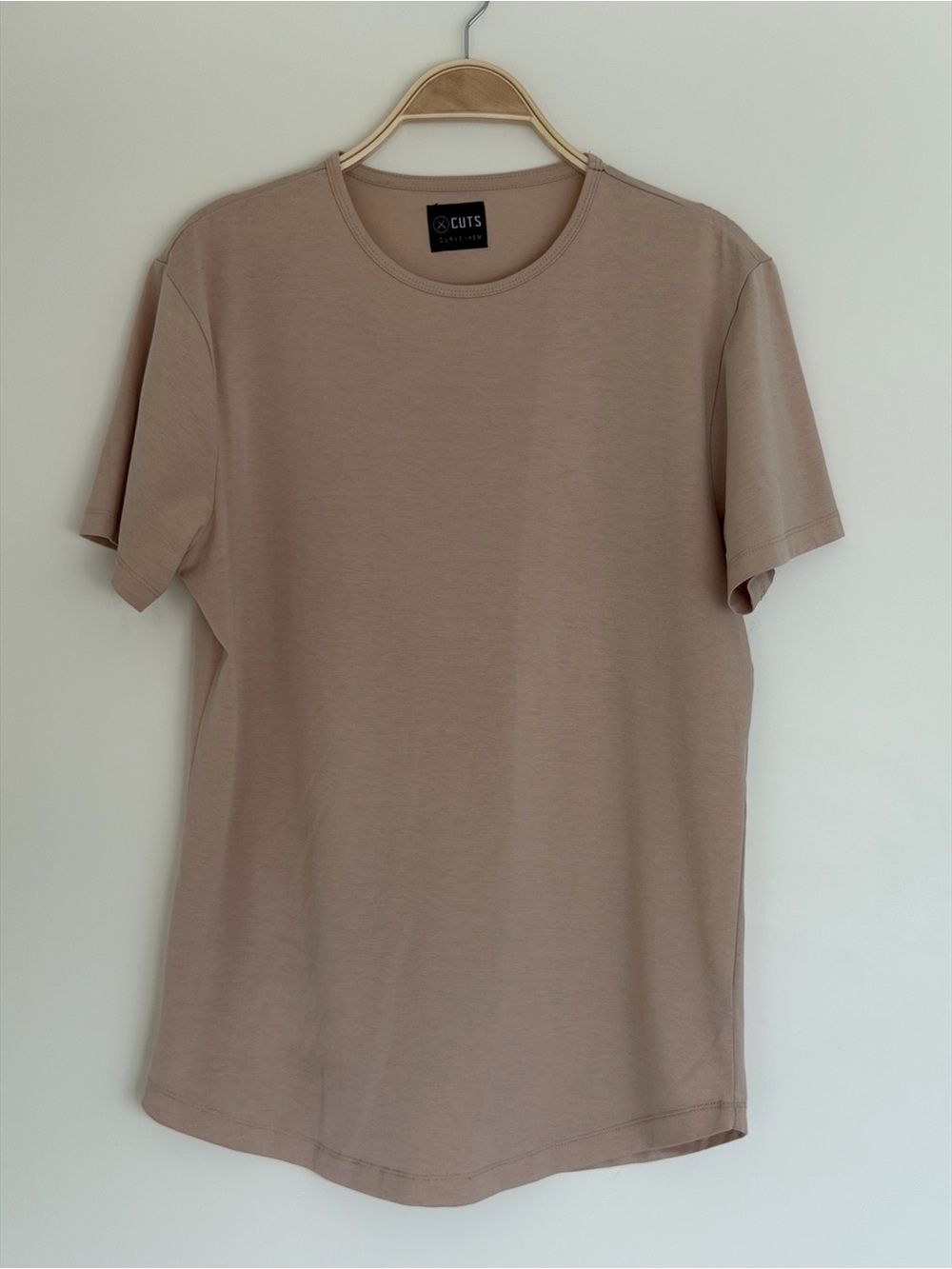 Men’s Cuts Curved Hem Crew Neck T-Shirt in Taupe